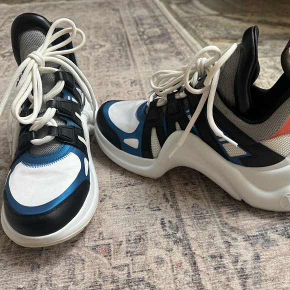 LV archlight sneaker - Picture 2 of 6